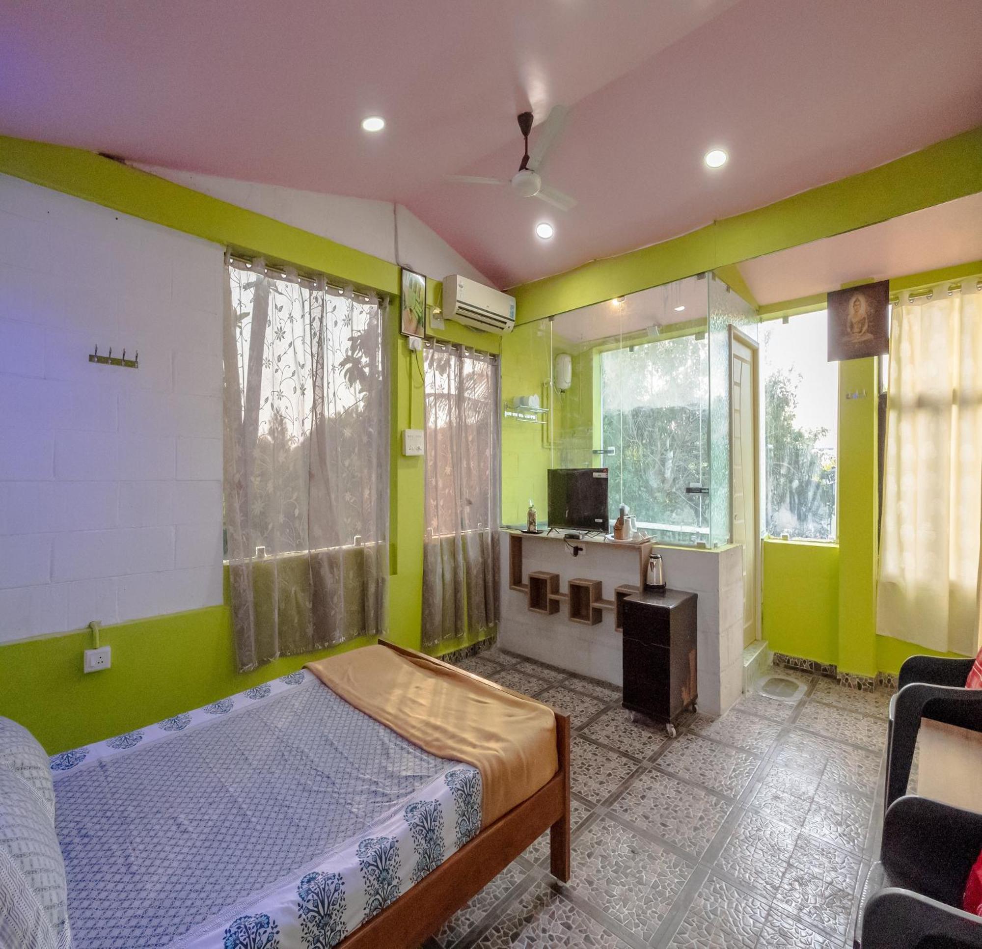 Ntr Garden Hotel ออโรวิลล์ ภายนอก รูปภาพ