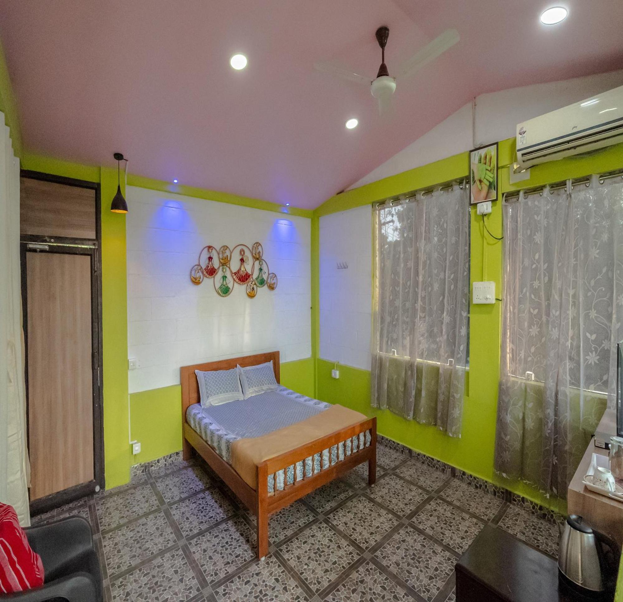 Ntr Garden Hotel ออโรวิลล์ ภายนอก รูปภาพ