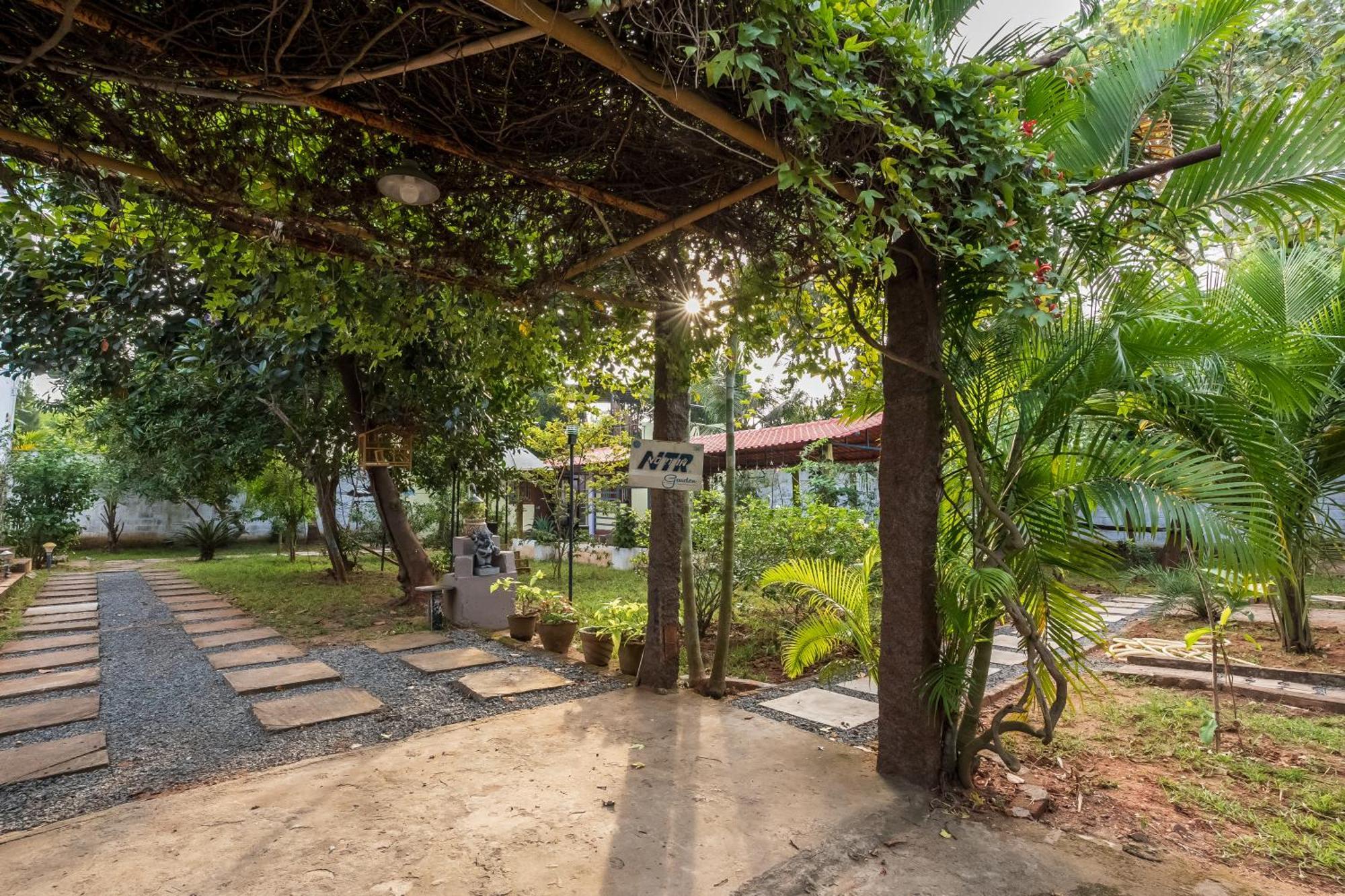 Ntr Garden Hotel ออโรวิลล์ ภายนอก รูปภาพ
