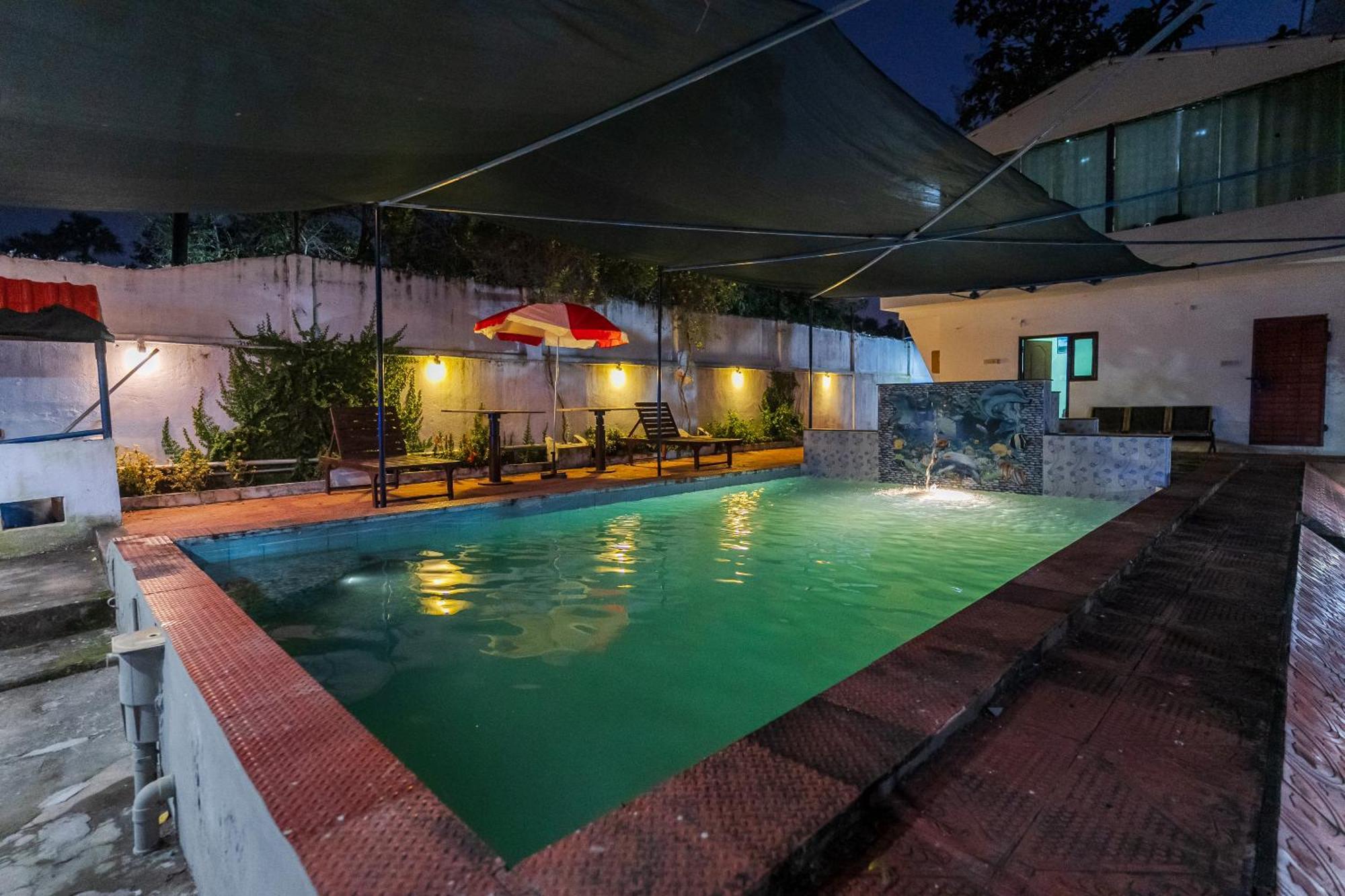 Ntr Garden Hotel ออโรวิลล์ ภายนอก รูปภาพ
